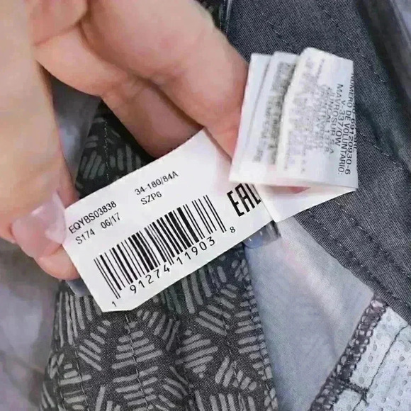 QuikSilver Boardshort Size 34 grey/white graphic pattern w/front pockets - Picture 3 of 13